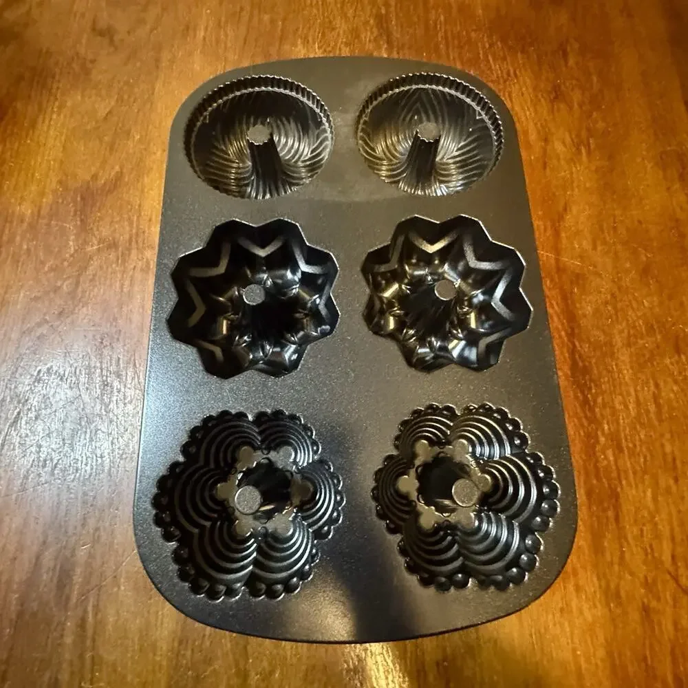 Nordic Ware Multi Mini Bundt Pan 6 Cavity Nonstick Cake Pan Bakeware Heavy